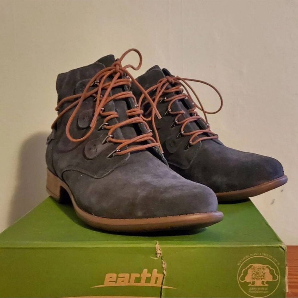 Earth Boone Ankle Boots Navy Blue Suede Bahn Boots Earth Origins NEW in box 8.5